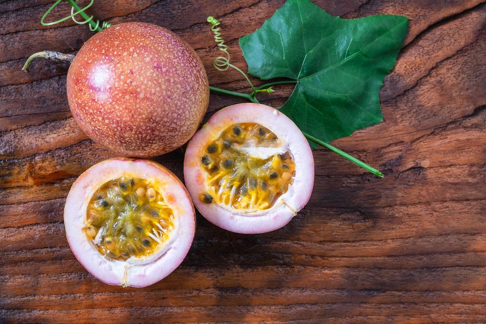 Passion Fruit - Health Benefits, Nutrition & How To Eat It