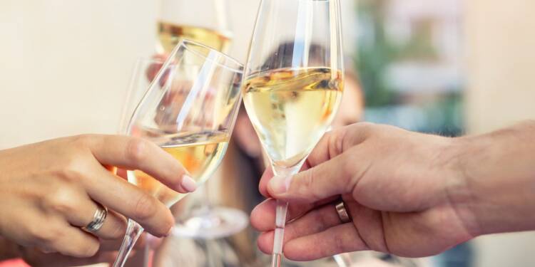 Prosecco - A Sparkling Wine with Surprising Benefits - HealthifyMe