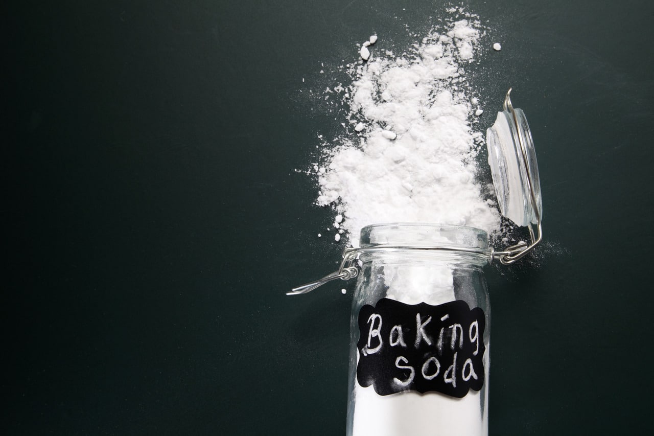 8 Fantastic Uses for Baking Soda and Vinegar